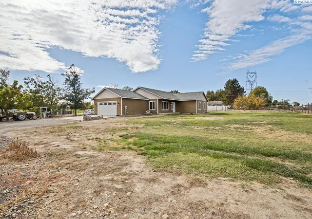 Photo 4 of Single family home for sale at 2680 Van Belle Rd, Outlook, WA 98938 | MLS# PAC297175 | Listing updated on 2026-10-15
