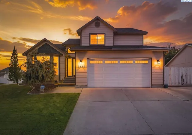 Single family home for sale at 2422 S Arthur Ct, Kennewick, WA 99338 | MLS# PAC297181