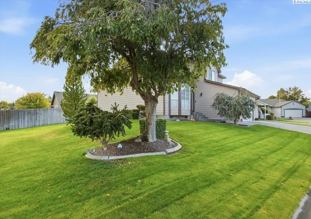 Photo 3 of Single family home for sale at 2422 S Arthur Ct, Kennewick, WA 99338 | MLS# PAC297181 | Listing updated on 2026-10-16