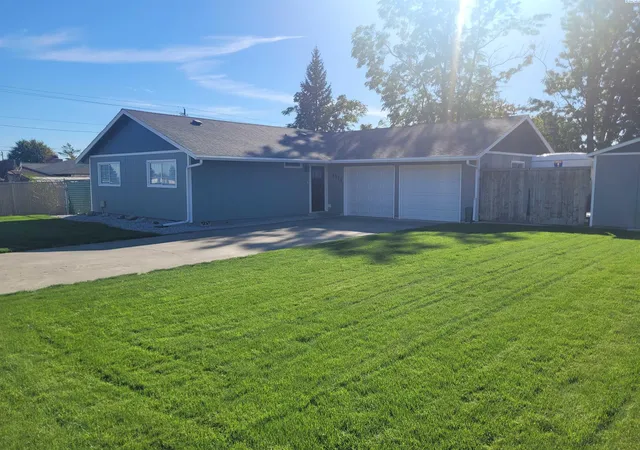 Single family home for sale at 1413 W 7th Avenue, Kennewick, WA 99336 | MLS# PAC297183