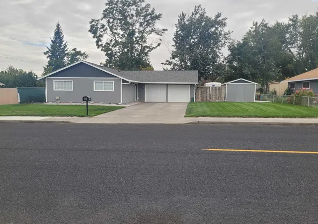 Photo 2 of Single family home for sale at 1413 W 7th Avenue, Kennewick, WA 99336 | MLS# PAC297183 | Listing updated on 2026-10-15