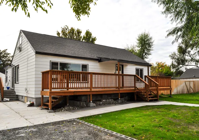 Photo 2 of Single family home for sale at 1623 W 1st Avenue, Kennewick, WA 99336 | MLS# PAC297184 | Listing updated on 2026-10-17