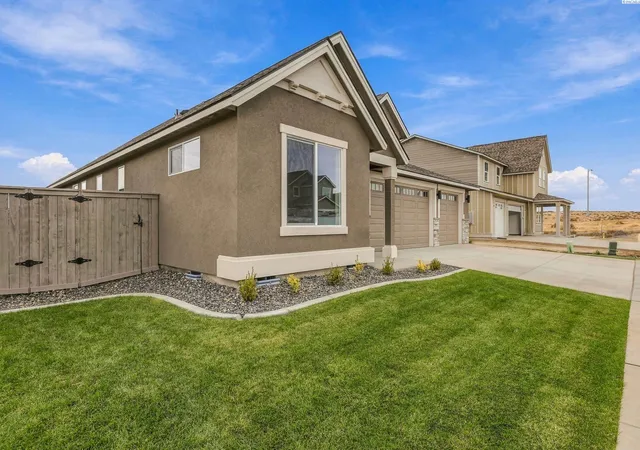 Photo 2 of Single family home for sale at 2929 Halfway Ave, Richland, WA 99354 | MLS# PAC297186 | Listing updated on 2026-10-15
