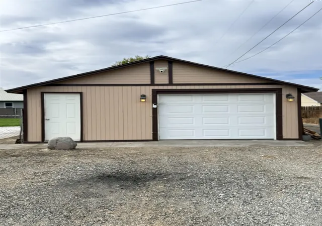 Photo 2 of Single family home for sale at 124 Ash St, Burbank, WA 99323 | MLS# PAC297189 | Listing updated on 2026-10-17