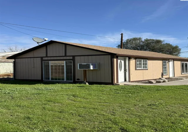 Photo 3 of Single family home for sale at 124 Ash St, Burbank, WA 99323 | MLS# PAC297189 | Listing updated on 2026-10-17