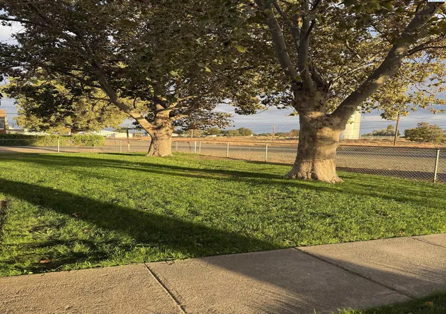Photo 3 of Single family home for sale at 124 Ash St, Burbank, WA 99323 | MLS# PAC297189 | Listing updated on 2026-10-17