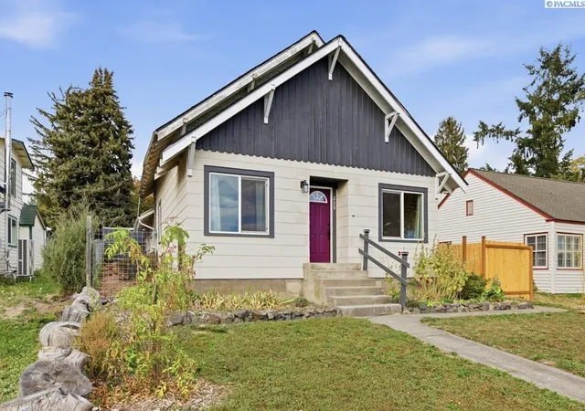 Photo 1 of Single family home for sale at 220 W Alder St, Palouse, WA 99161 | MLS# PAC297190 | Listing updated on 2026-10-20