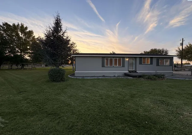 Photo 2 of Manufactured home for sale at 28504 S Haney Rd, Kennewick, WA 99337 | MLS# PAC297201 | Listing updated on 2026-10-23