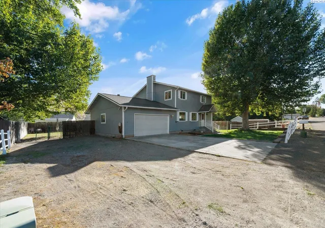Photo 2 of Sale Pending at 5401 Fern Loop, West Richland, WA 99353 | MLS# PAC297203 | Listing updated on 2026-10-21