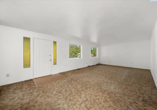 Photo 3 of Sale Pending at 5401 Fern Loop, West Richland, WA 99353 | MLS# PAC297203 | Listing updated on 2026-10-21