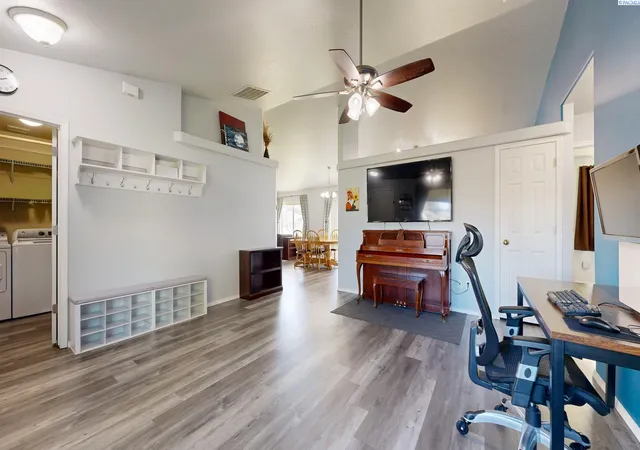 Photo 3 of Single family home for sale at 5204 Bakerloo Ln, Pasco, WA 99301 | MLS# PAC297212 | Listing updated on 2026-10-22