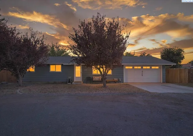 Single family home for sale at 2205 S Washington St, Kennewick, WA 99337 | MLS# PAC297218