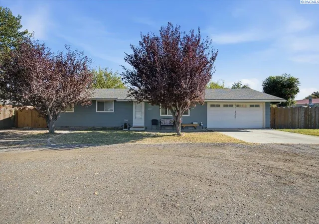 Photo 1 of Single family home for sale at 2205 S Washington St, Kennewick, WA 99337 | MLS# PAC297218 | Listing updated on 2026-10-17