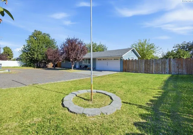 Photo 2 of Single family home for sale at 2205 S Washington St, Kennewick, WA 99337 | MLS# PAC297218 | Listing updated on 2026-10-17