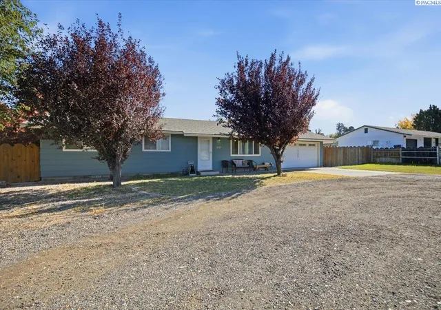 Photo 3 of Single family home for sale at 2205 S Washington St, Kennewick, WA 99337 | MLS# PAC297218 | Listing updated on 2026-10-17