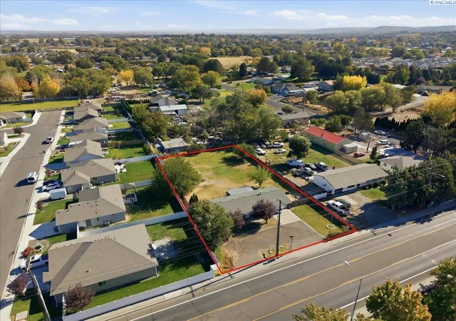 Photo 4 of Single family home for sale at 2205 S Washington St, Kennewick, WA 99337 | MLS# PAC297218 | Listing updated on 2026-10-17