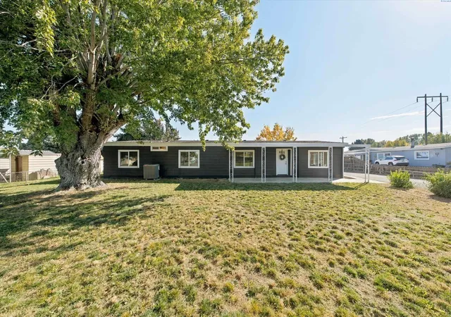 Photo 2 of Sale Pending at 2201 S Keller St, Kennewick, WA 99337 | MLS# PAC297223 | Listing updated on 2026-10-22