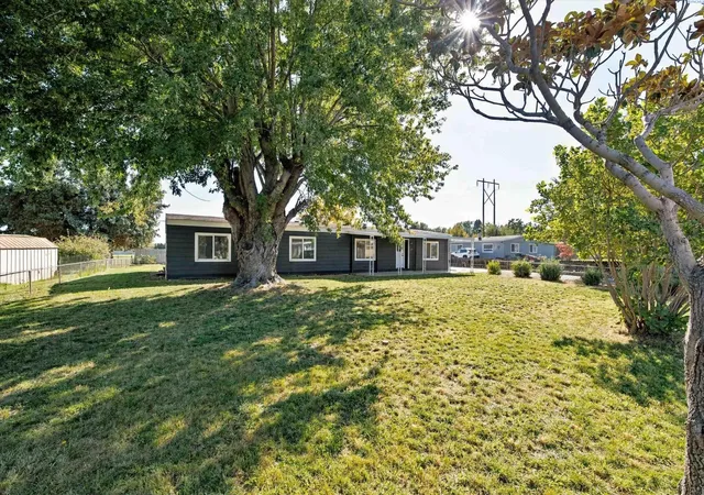 Photo 3 of Sale Pending at 2201 S Keller St, Kennewick, WA 99337 | MLS# PAC297223 | Listing updated on 2026-10-22
