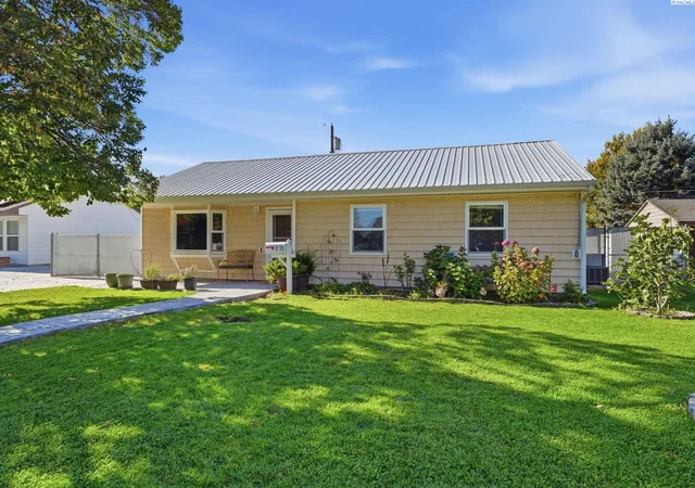 Photo 1 of Single family home for sale at 1217 Cedar Ave, Richland, WA 99354 | MLS# PAC297227 | Listing updated on 2026-10-19