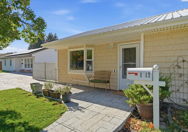 Photo 2 of Single family home for sale at 1217 Cedar Ave, Richland, WA 99354 | MLS# PAC297227 | Listing updated on 2026-10-19