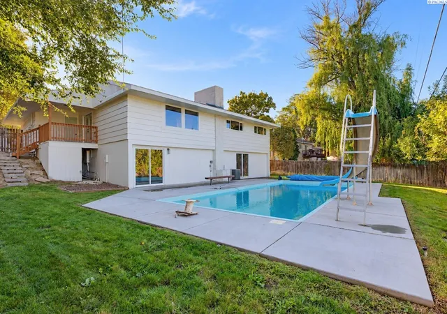 Photo 4 of Single family home for sale at 2215 S Fruitland St, Kennewick, WA 99337 | MLS# PAC297241 | Listing updated on 2026-10-20