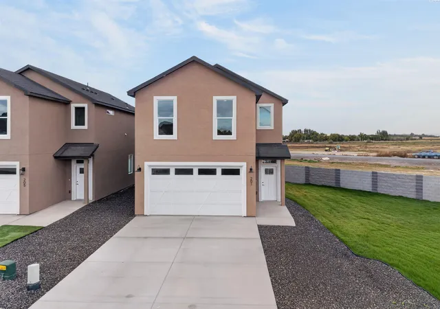 Single family home for sale at 201 Victoria St, Sunnyside, WA 98944 | MLS# PAC297246