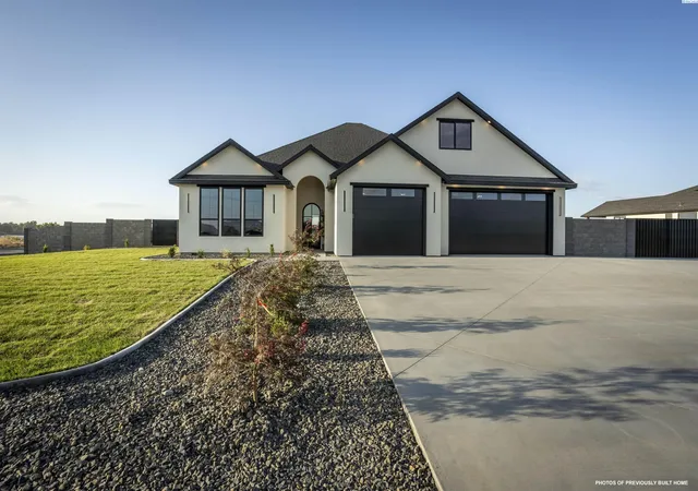 Single family home for sale at 8512 Axil Ln, Pasco, WA 99301 | MLS# PAC297253