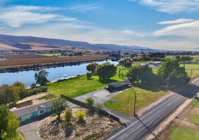 Photo 3 of Single family home for sale at 142103 W N River Rd, Prosser, WA 99350 | MLS# PAC297257 | Listing updated on 2026-10-22