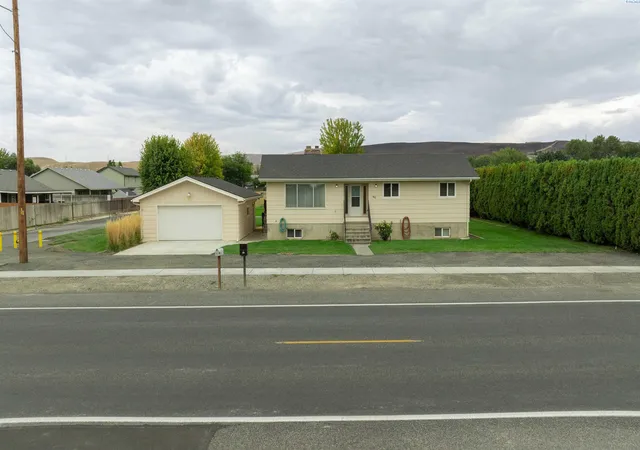 Photo 1 of Single family home for sale at 511 W 45th Avenue, Kennewick, WA 99337 | MLS# PAC297261 | Listing updated on 2026-10-28