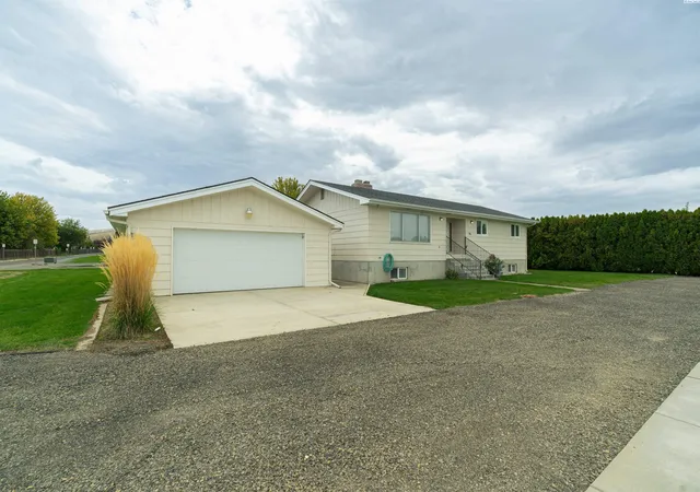 Photo 2 of Single family home for sale at 511 W 45th Avenue, Kennewick, WA 99337 | MLS# PAC297261 | Listing updated on 2026-10-28