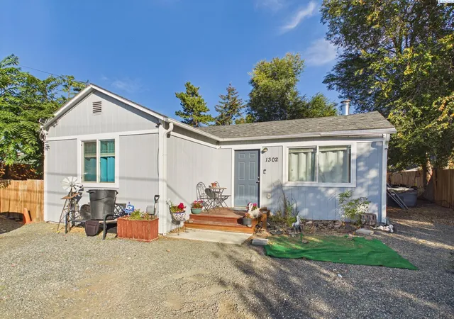 Photo 1 of Single family home for sale at 1302 Arkansas Ave, Tieton, WA 98947 | MLS# PAC297268 | Listing updated on 2026-10-19
