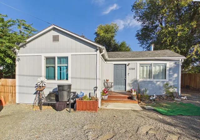 Photo 2 of Single family home for sale at 1302 Arkansas Ave, Tieton, WA 98947 | MLS# PAC297268 | Listing updated on 2026-10-19