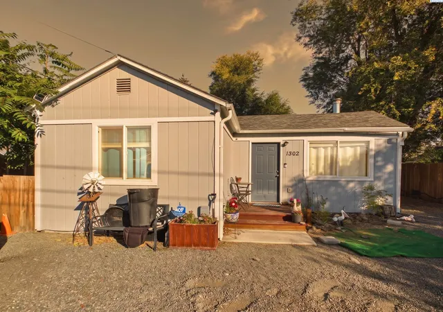 Photo 3 of Single family home for sale at 1302 Arkansas Ave, Tieton, WA 98947 | MLS# PAC297268 | Listing updated on 2026-10-19