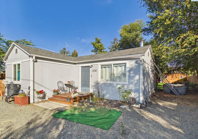 Photo 3 of Single family home for sale at 1302 Arkansas Ave, Tieton, WA 98947 | MLS# PAC297268 | Listing updated on 2026-10-19