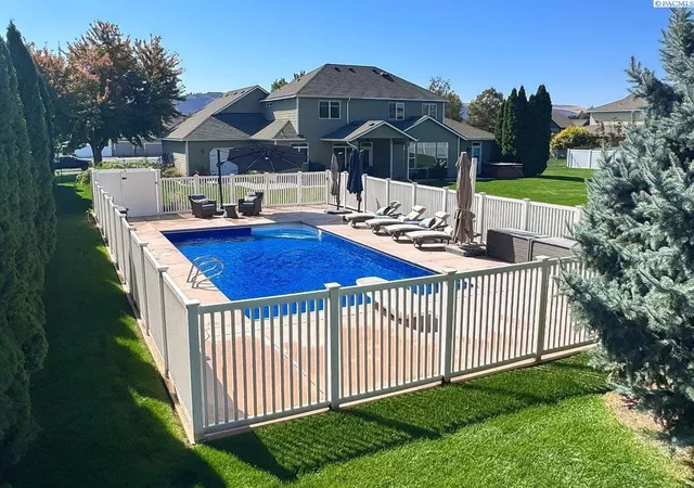 Photo 3 of Single family home for sale at 103512 Nicole Dr, Kennewick, WA 99338 | MLS# PAC297269 | Listing updated on 2026-10-20