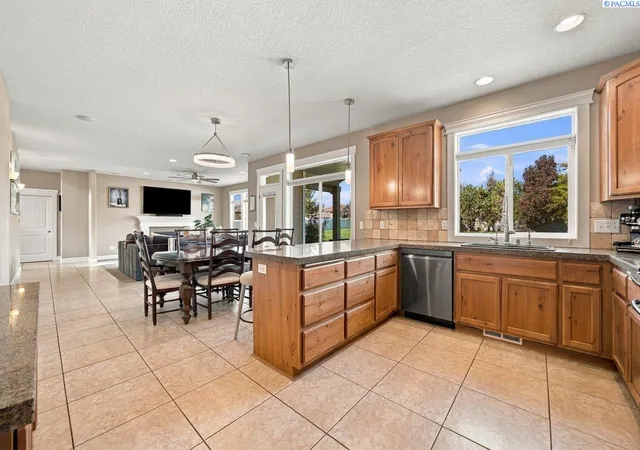 Photo 4 of Single family home for sale at 103512 Nicole Dr, Kennewick, WA 99338 | MLS# PAC297269 | Listing updated on 2026-10-20