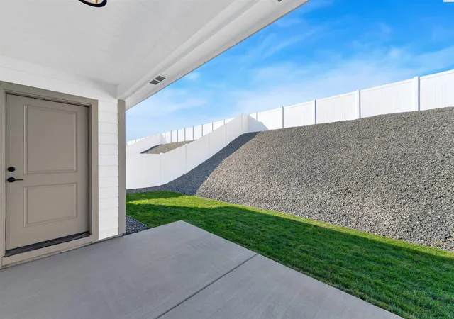 Photo 4 of Single family home for sale at 716 Honeylicious St, Richland, WA 99352 | MLS# PAC297270 | Listing updated on 2026-10-20