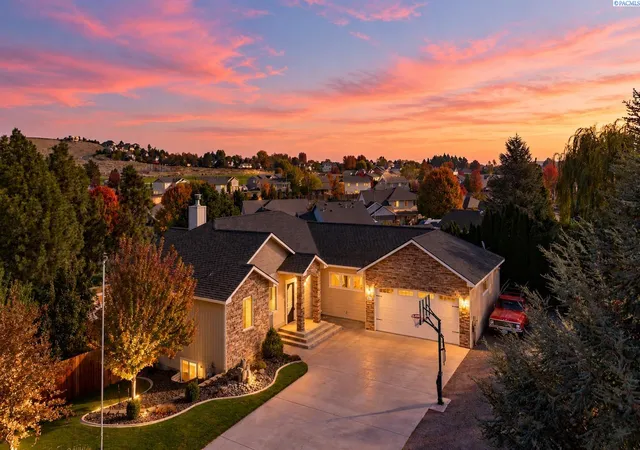 Single family home for sale at 432 Liberty Ln, Richland, WA 99352 | MLS# PAC297271