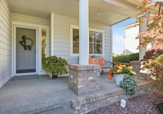 Photo 2 of Sale Pending at 3033 Sonoran Dr, Richland, WA 99354 | MLS# PAC297275 | Listing updated on 2026-10-22
