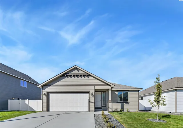 Single family home for sale at 722 Honeylicious St, Richland, WA 99352 | MLS# PAC297278