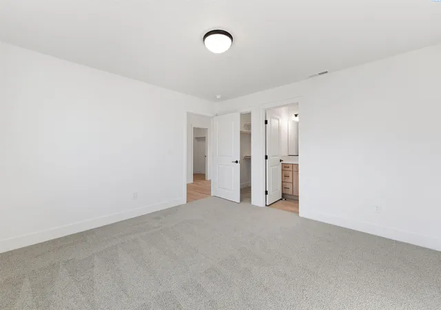 Photo 4 of Single family home for sale at 722 Honeylicious St, Richland, WA 99352 | MLS# PAC297278 | Listing updated on 2026-10-21