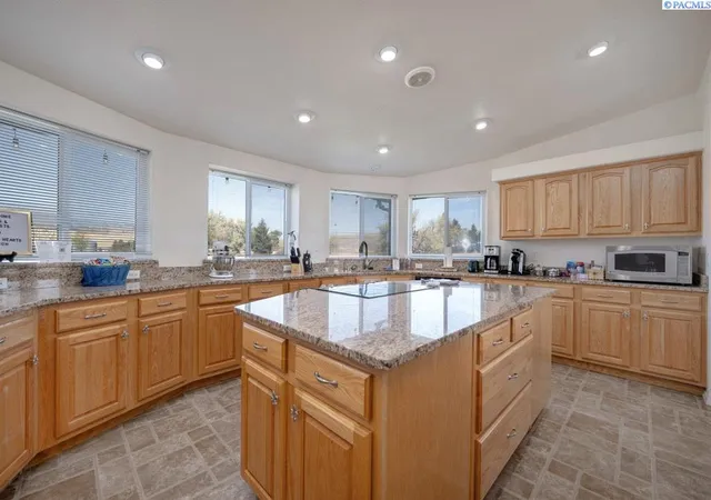 Photo 4 of Manufactured home for sale at 10954 State Route 27, Palouse, WA 99161 | MLS# PAC297280 | Listing updated on 2026-10-23