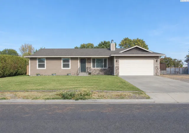 Single family home for sale at 706 W 45th Place, Kennewick, WA 99337 | MLS# PAC297282