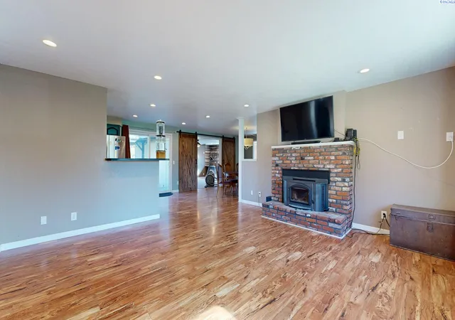 Photo 3 of Single family home for sale at 706 W 45th Place, Kennewick, WA 99337 | MLS# PAC297282 | Listing updated on 2026-10-21