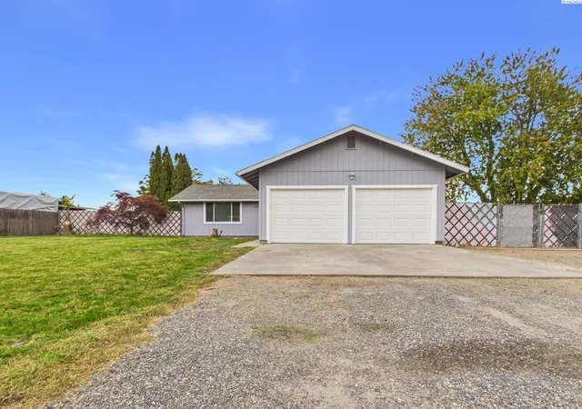 Single family home for sale at 1618 S Zillah St, Kennewick, WA 99337 | MLS# PAC297295