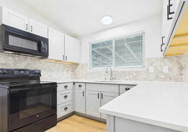 Photo 3 of Single family home for sale at 1618 S Zillah St, Kennewick, WA 99337 | MLS# PAC297295 | Listing updated on 2026-10-23