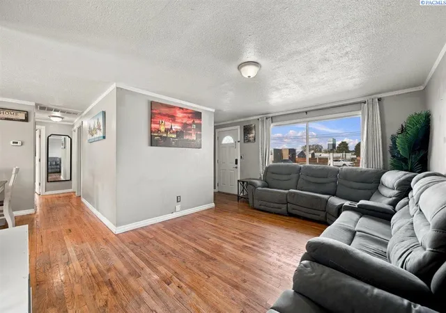 Photo 3 of Single family home for sale at 333 W 10th Avenue, Kennewick, WA 99336 | MLS# PAC297301 | Listing updated on 2026-10-21