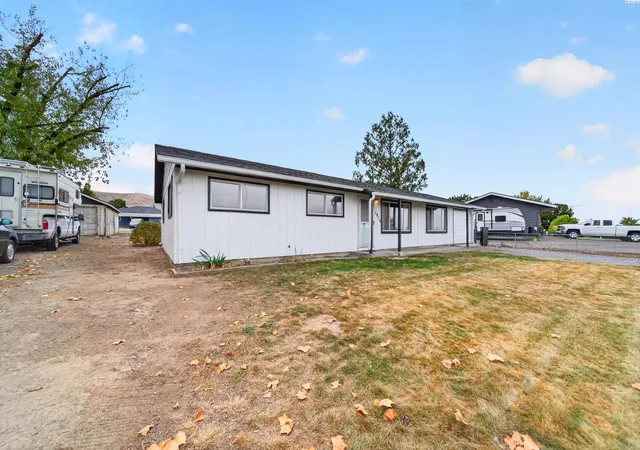 Photo 2 of Single family home for sale at 1913 Elwood, Prosser, WA 99350 | MLS# PAC297306 | Listing updated on 2026-10-27