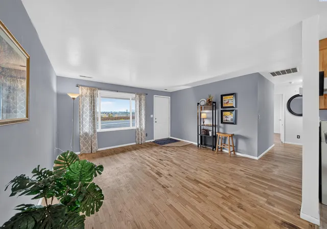 Photo 4 of Single family home for sale at 1913 Elwood, Prosser, WA 99350 | MLS# PAC297306 | Listing updated on 2026-10-27