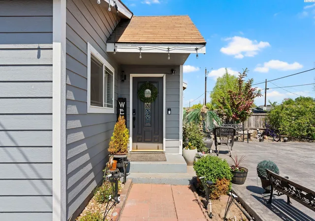 Single family home for sale at 1714 S 10th Avenue, Yakima, WA 98902 | MLS# PAC297308